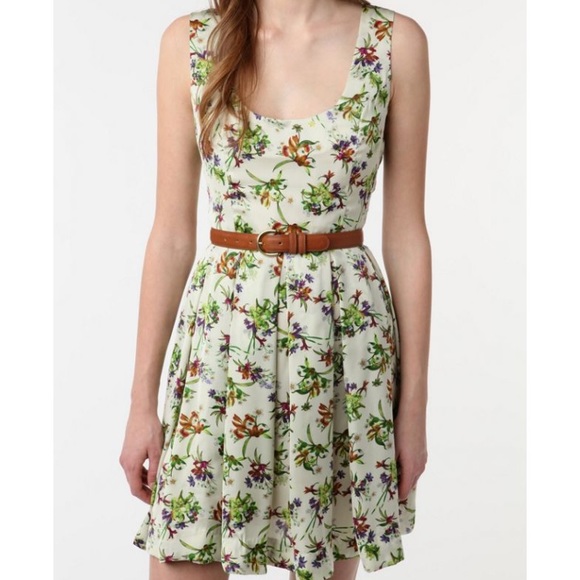 NWT- BB Dakota ‘Nydia Dress’, size 10 - Picture 3 of 16